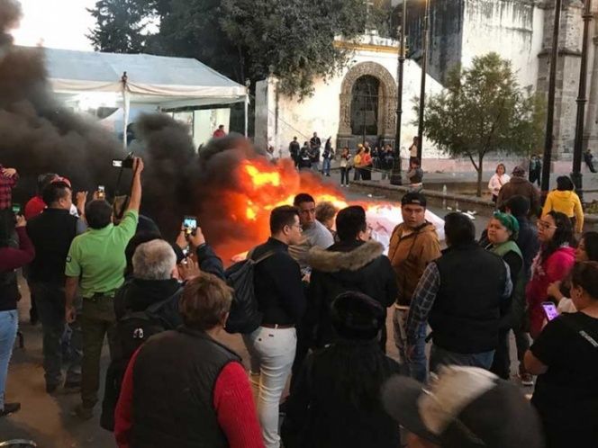 Investigan agresión a periodistas durante enfrentamiento entre Morena y PRD Investigan agresión a periodistas durante enfrentamiento entre Morena y PRD