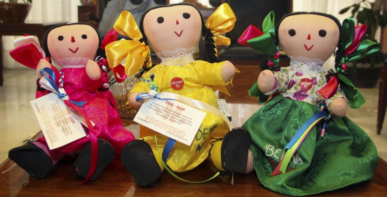 Retira Liverpool muñecas otomíes importadas de China Retira Liverpool muñecas otomíes importadas de China