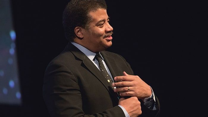 Neil deGrasse Tyson se burló de la idea de la Tierra plana