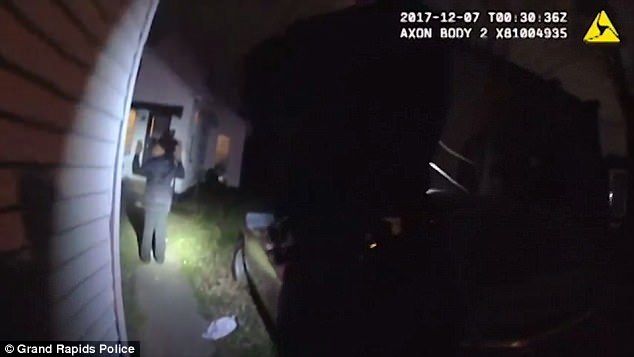 #Video Policías esposan a niña de 11 años en EE.UU.