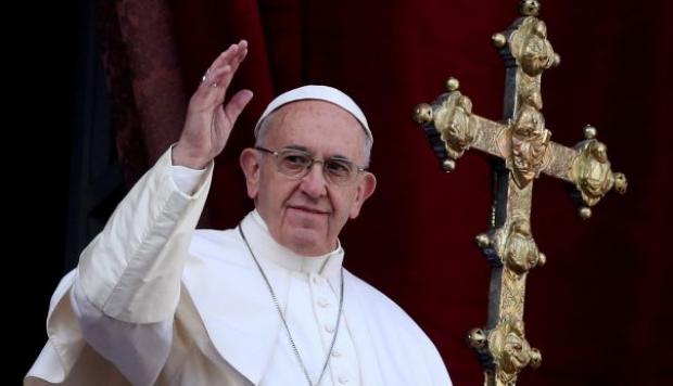El papa Francisco reza por la paz en víspera de Navidad