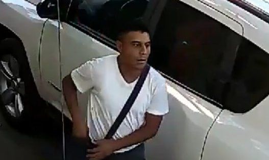 #Video Roban en 18 segundos espejos de camioneta en Benito Juárez