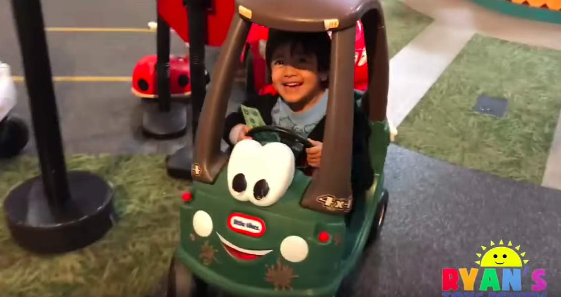 Niño ganó 11 mdd en 2017 haciendo reseñas de juguetes en YouTube