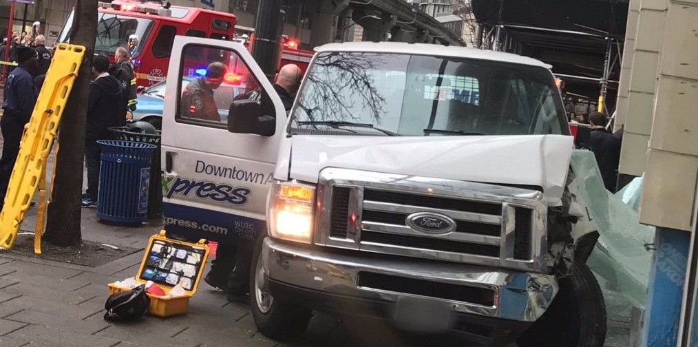Camioneta arrolla a cinco personas en Seattle