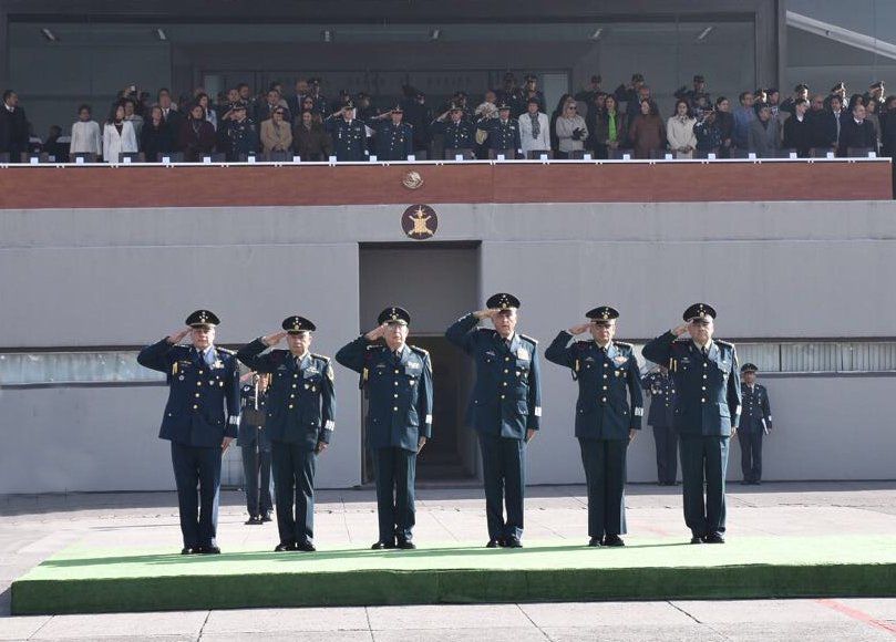 Salvador Cienfuegos toma protesta a nuevos funcionarios de SEDENA