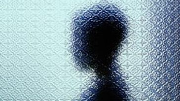 Niño huye de su casa por violencia familiar