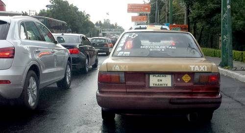 Amplían periodo para reemplacamiento de taxis en la Ciudad de México