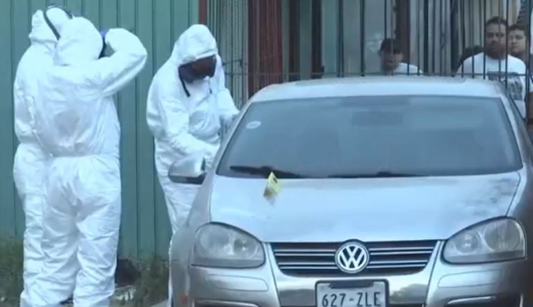 Encuentran dos cadáveres dentro de vehículo abandonado en Tepito