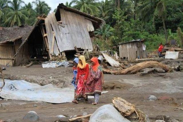 Evacuan a casi cien mil personas en Filipinas por tifón