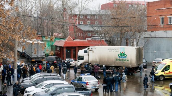 Tiroteo en fábrica en Moscú deja al menos un muerto