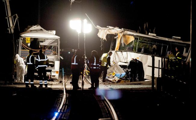 Choque de tren con autobús escolar deja seis niños muertos en Francia