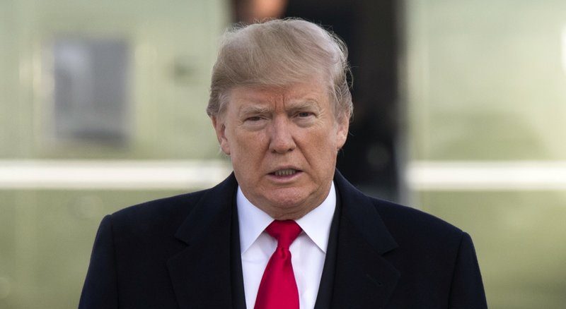 Trump defiende a Michael Flynn por investigación del FBI