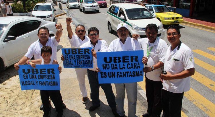 #Video taxistas de Cancún usan WhatsApp para “cazar” a conductores de Uber