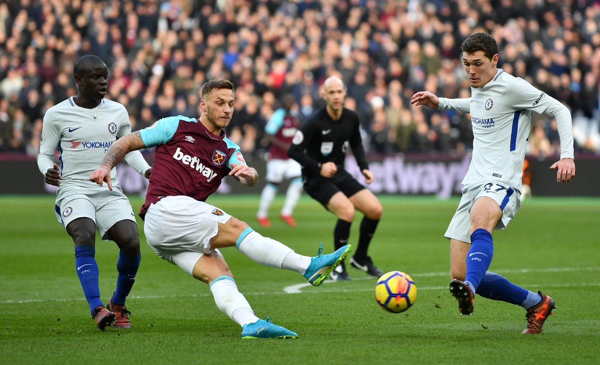 West Ham vence al Chelsea con ‘Chicharito’ en la banca