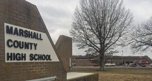 Sospechoso de tiroteo en escuela de Kentucky es hijo de periodista local