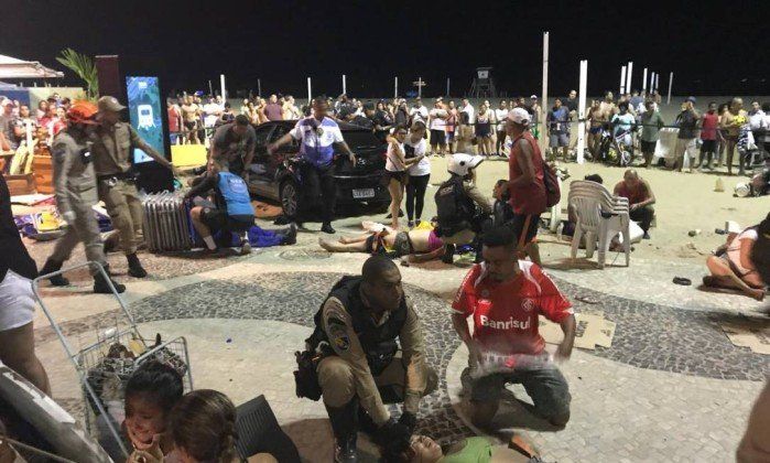 Automovilista arrolla a 15 personas en Copacabana, hay un muerto