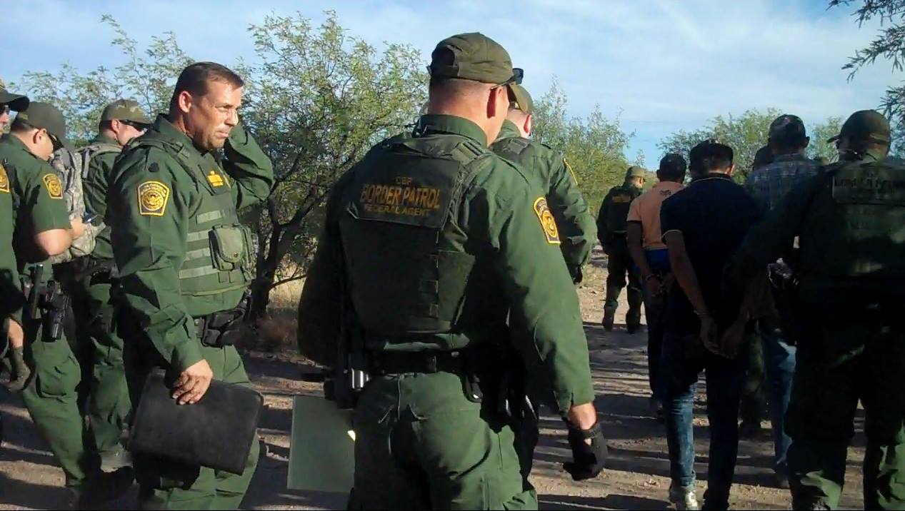 #VIDEO Patrulla Fronteriza destruye ayuda humanitaria para migrantes