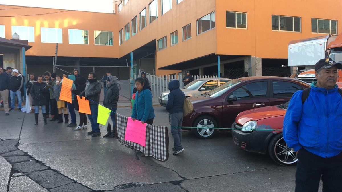 Trabajadores de Cuautitlán Izcalli se manifiestan contra construcción de muro