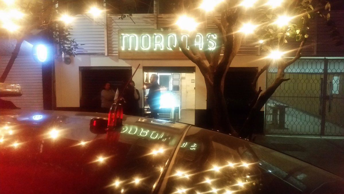 Sujetos armados asaltan cafetería en la colonia Roma