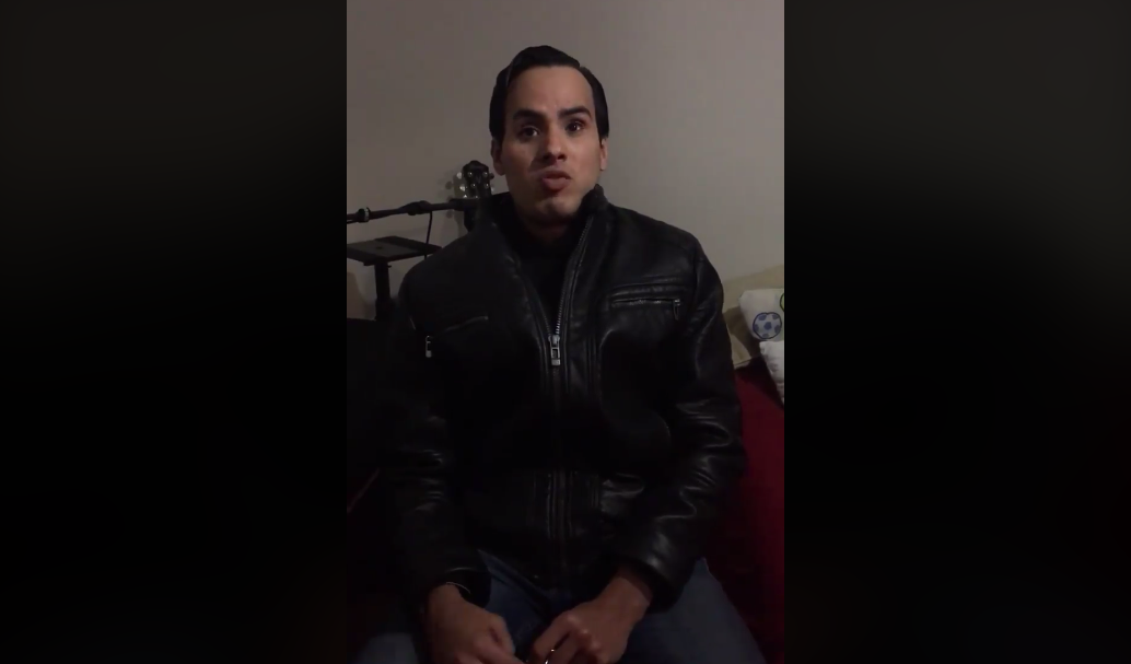 Discriminan a joven con discapacidad visual en restaurante