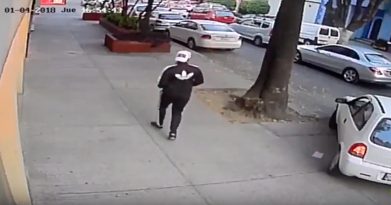 #VIDEO Asalto a automovilista en la Roma Sur