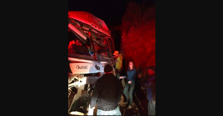 Choque deja 4 muertos y 15 heridos en Durango