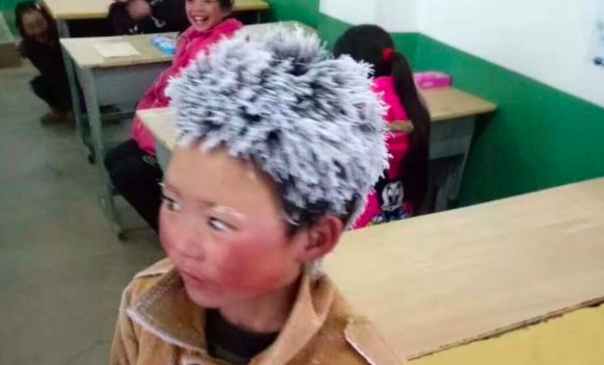Niño llega congelado a escuela en China