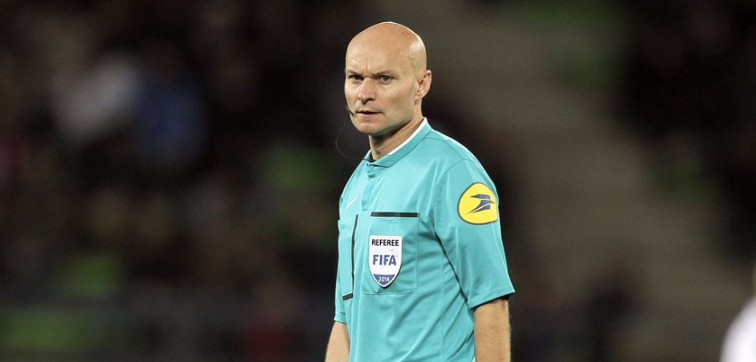 Suspenden a árbitro que pateó a jugador