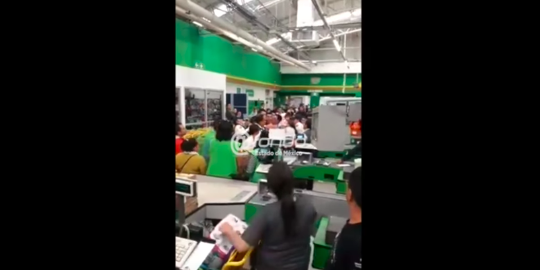 #Video Riña por robo en Bodega Aurrerá