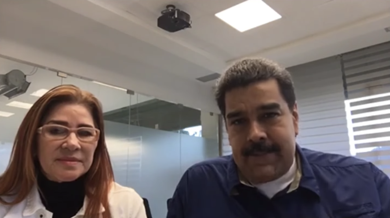 #Video Nicolás Maduro transmite su primer Facebook Live