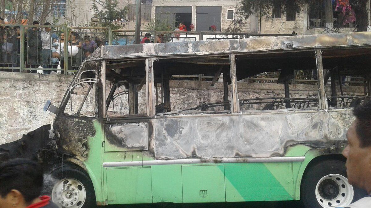 Quema de cuerpo de conductor y microbús no fue por robo a pasajeros