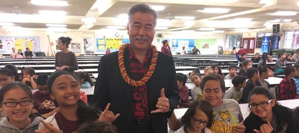 Gobernador de Hawaii olvidó su contraseña de Twitter durante alerta de misil