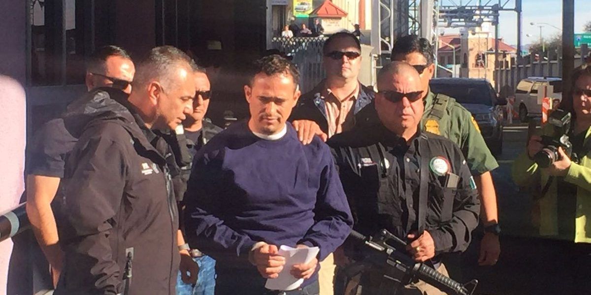 Deportan a ‘La Barbie’, exmando policial de Nogales