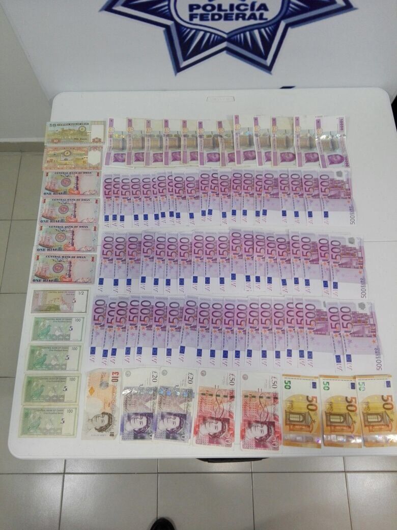 Detienen a hombre con más de 700 mil pesos en moneda extranjera