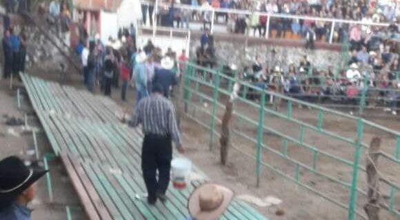 Colapso de gradas en plaza de toros deja ocho heridos en Jalisco