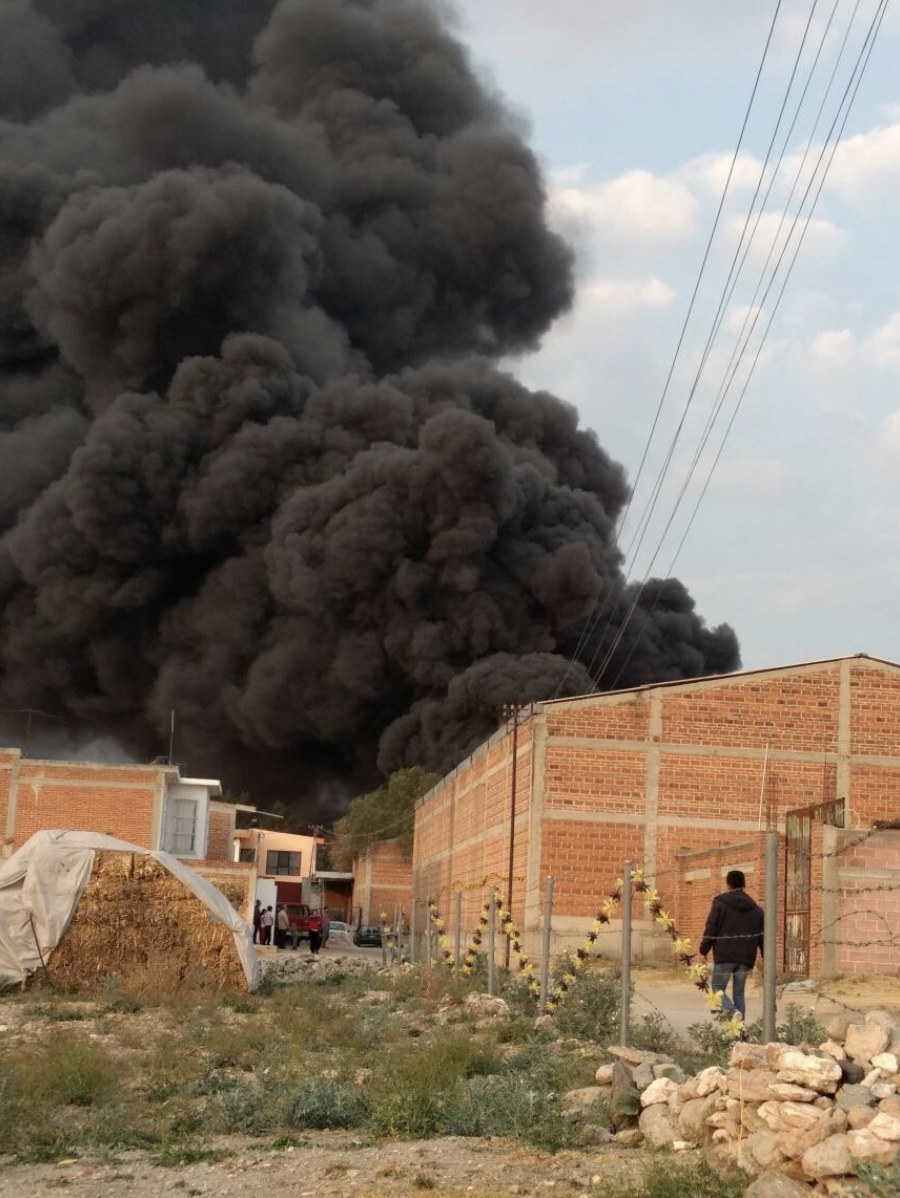 Se incendia fábrica de plásticos en Texcoco