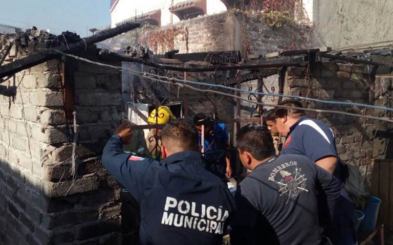 Mueren dos menores en incendio en Valle de Chalco