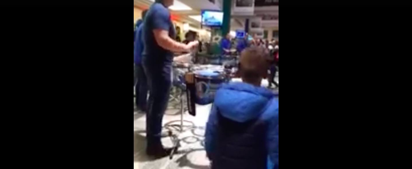 #VIDEO Niño con sordera escucha música por primera vez