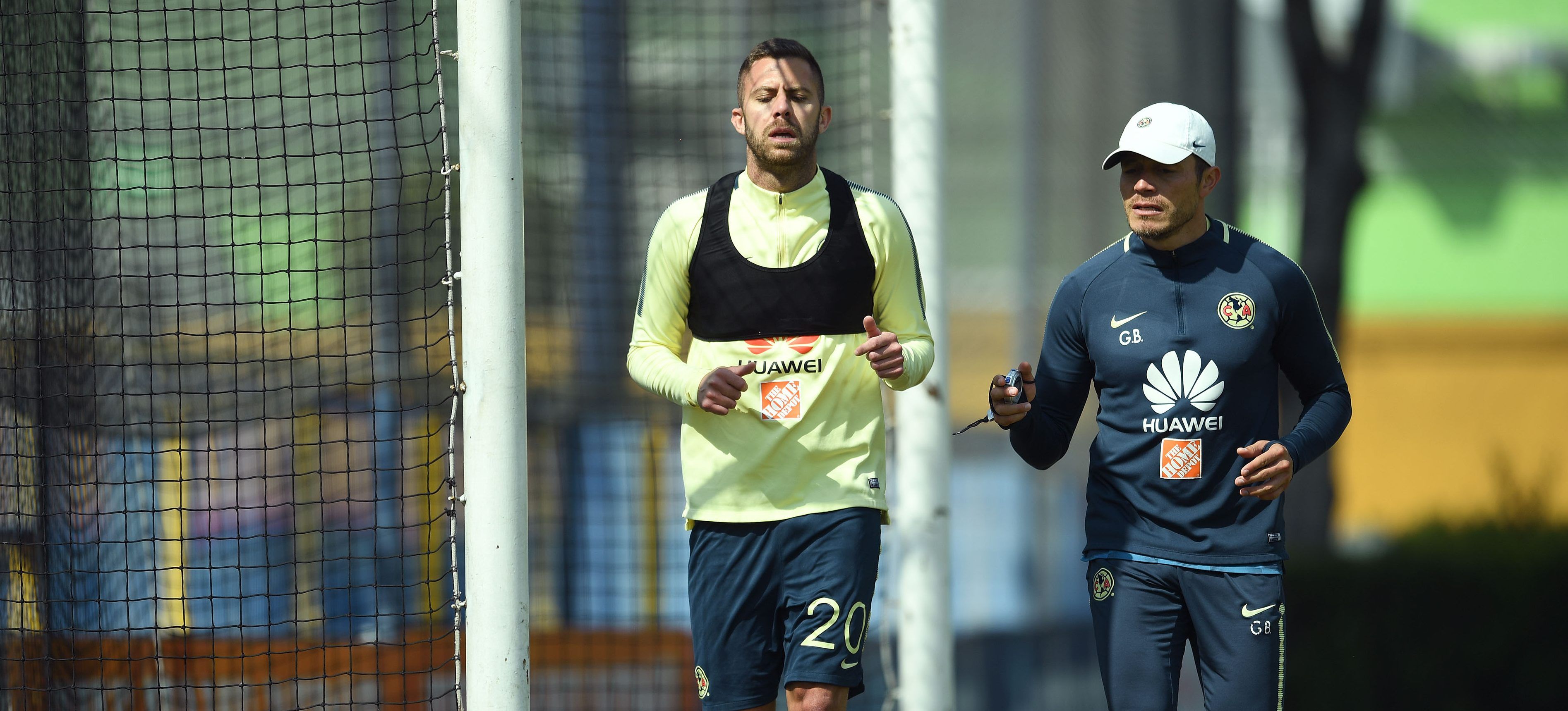 Ménez no debutará ante Pumas