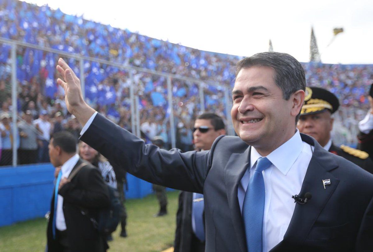 Detienen a Juan Orlando Hernández, expresidente de Honduras; comparecerá este miércoles ante un juez