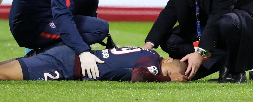 Mbappé estará dos meses de baja por lesión cervical