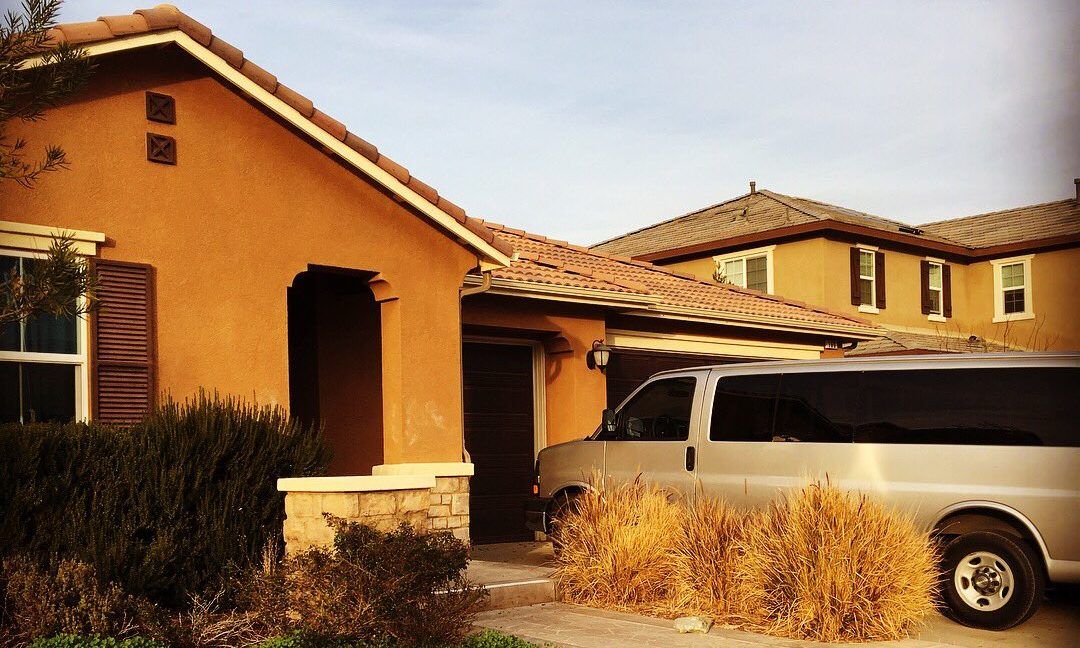 Detienen a pareja que mantenía cautivos a sus 13 hijos en California Detienen a pareja que mantenía cautivos a sus 13 hijos en California