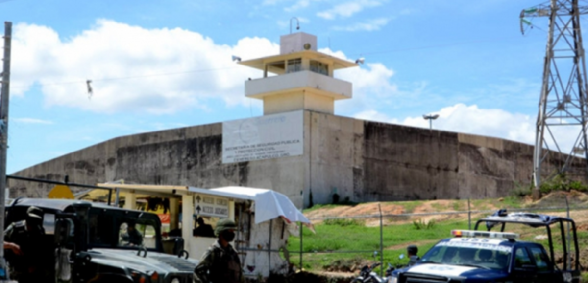 Trasladan a exalcalde de Tlapa a penal de Acapulco