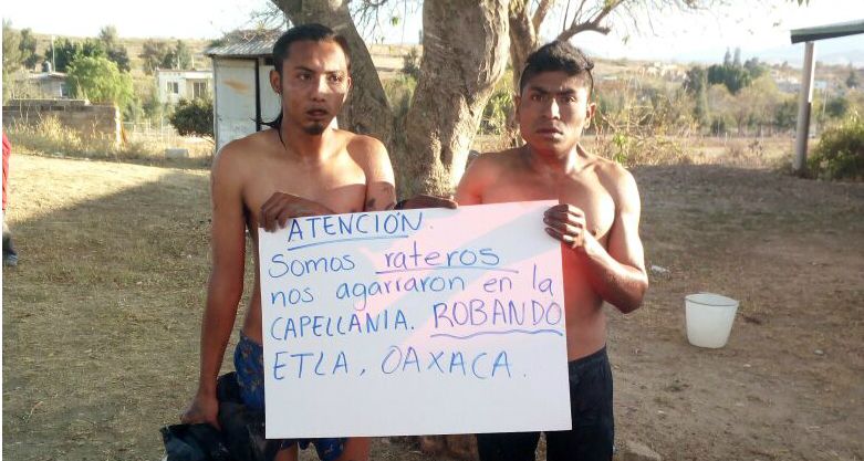 Policía de Oaxaca rescata a dos presuntos delincuentes de linchamiento