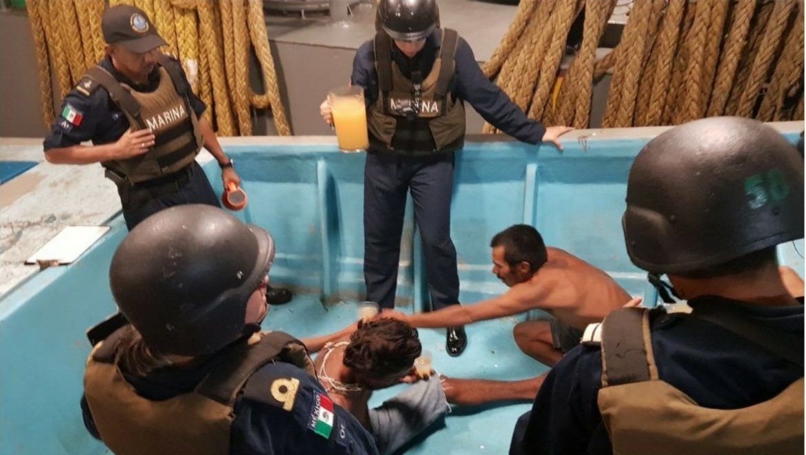 Rescatan a tres pescadores desparecidos en costas de Acapulco