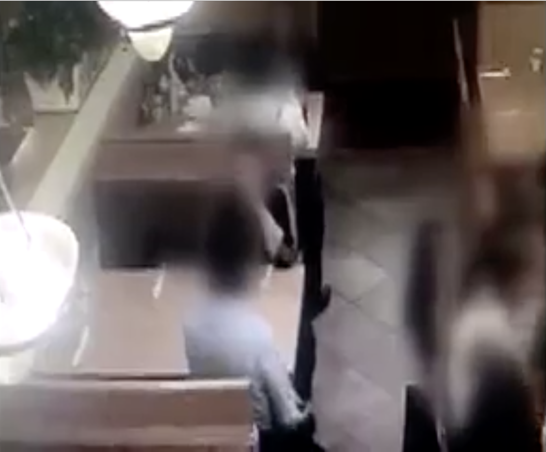 #VIDEO Roban a comensal en restaurante de Nuevo León