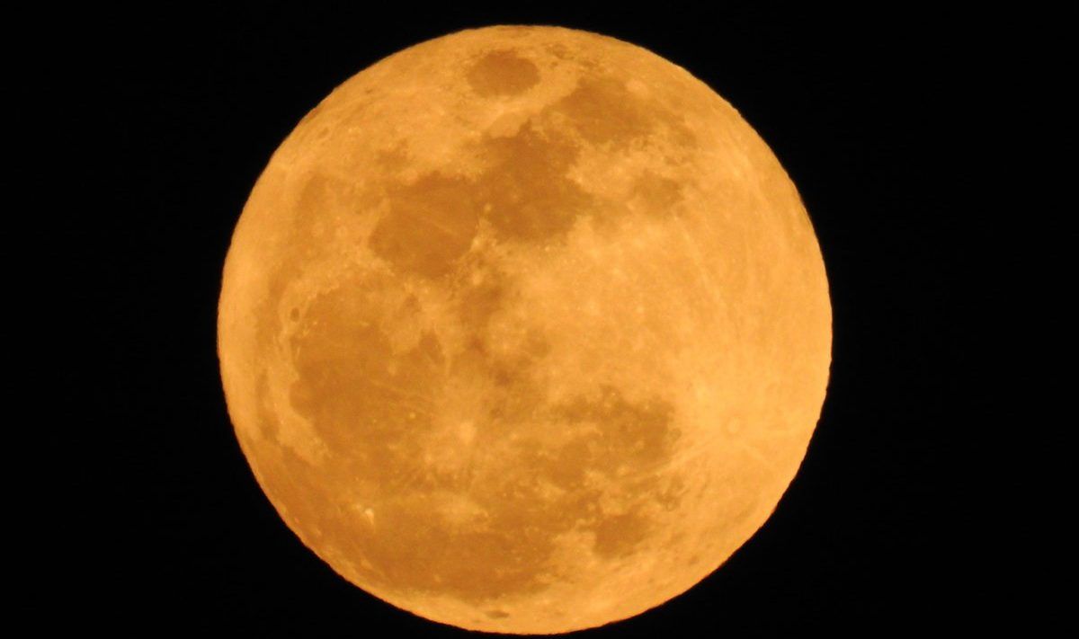 Primera noche de 2018 tiene Super Luna