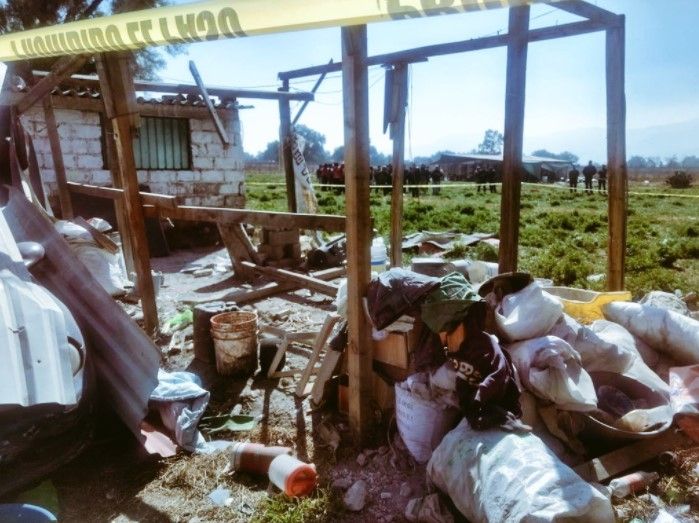 Deja un muerto explosión de taller pirotécnico en Tultepec