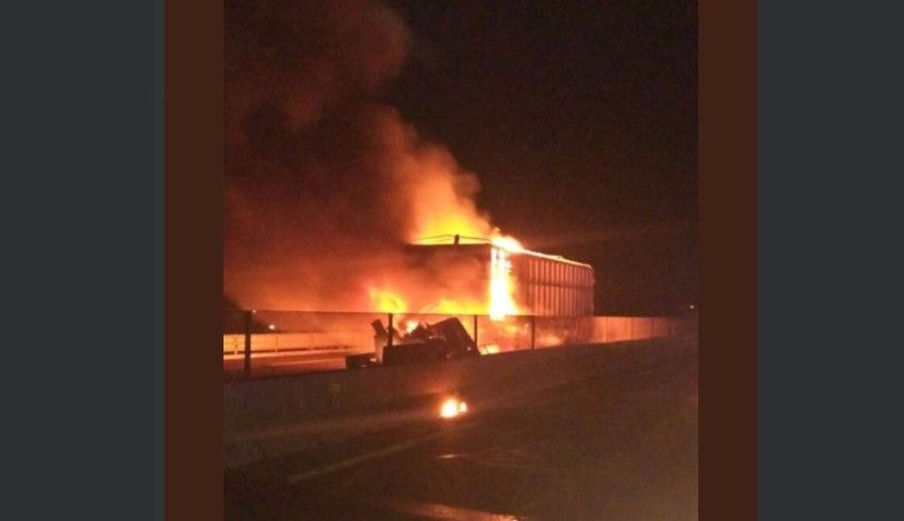 Choque de tráileres desquicia el Circuito Exterior Mexiquense