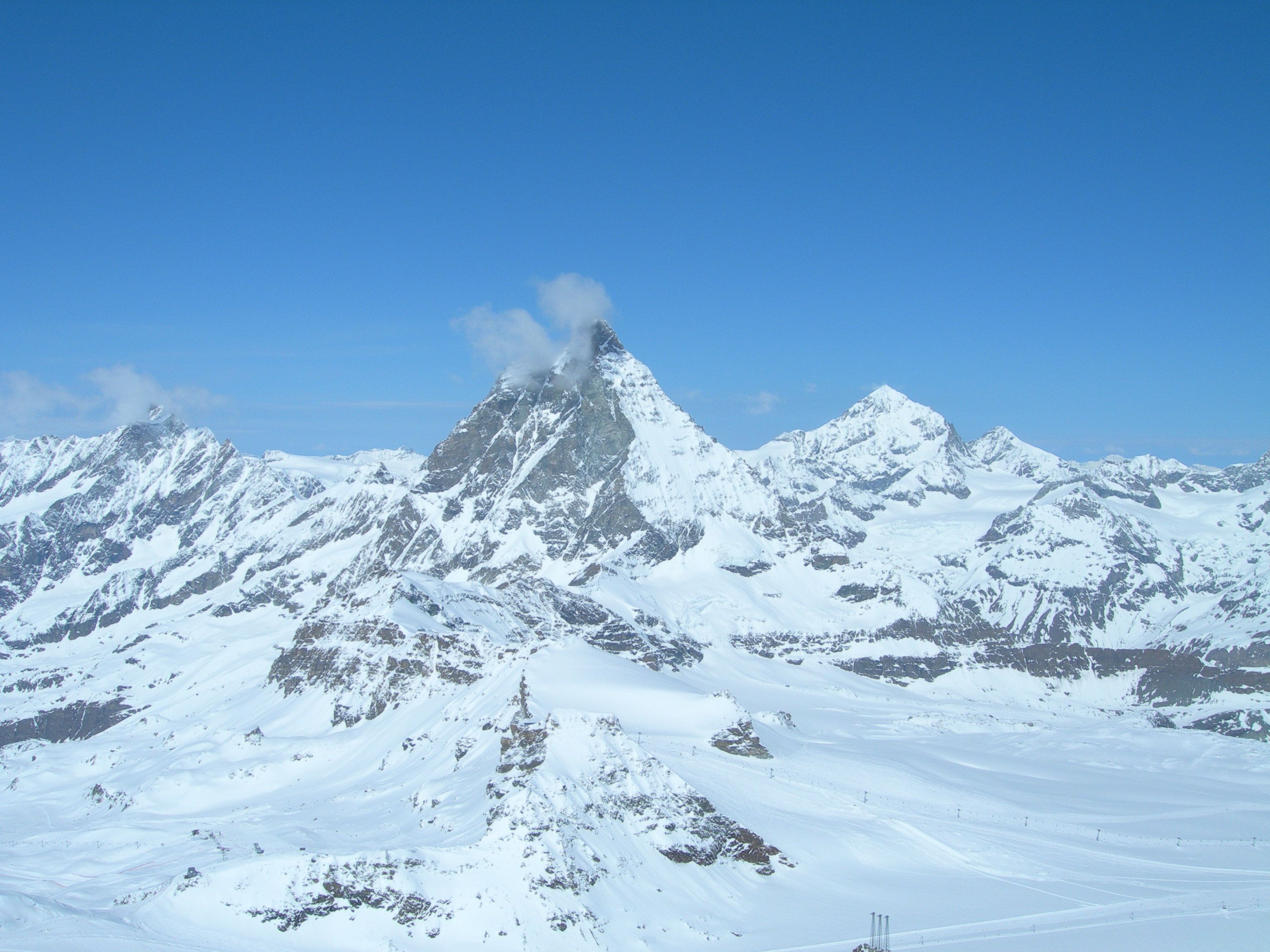 Varados 13 mil turistas en Alpes Suizos por riesgo de avalancha